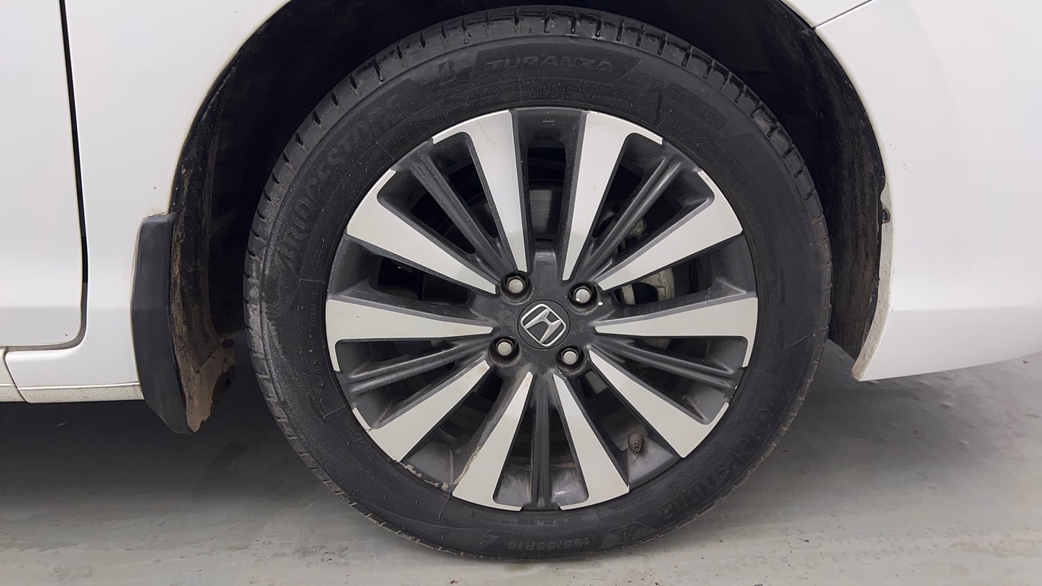Used 2023 Honda City ZX Petrol CVT Petrol Automatic tyres RIGHT FRONT TYRE RIM VIEW