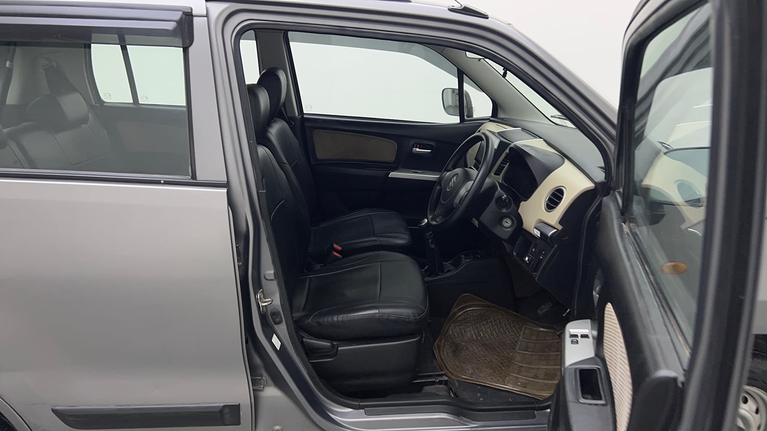 Used 2017 Maruti Suzuki Wagon R 1.0 LXI CNG (outside fitted) Cng Manual interior RIGHT SIDE FRONT DOOR CABIN VIEW