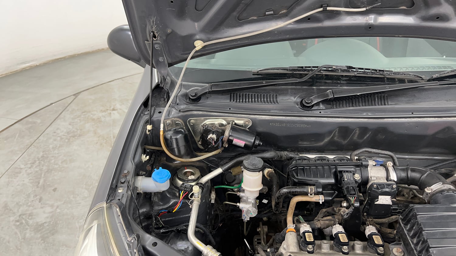 Used 2017 Maruti Suzuki Alto 800 LXi Petrol Manual engine ENGINE RIGHT SIDE HINGE & APRON VIEW
