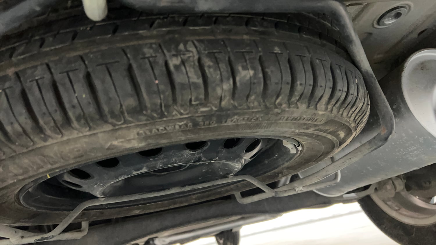 Used 2021 Maruti Suzuki XL6 Zeta AT Petrol Petrol Automatic tyres SPARE TYRE VIEW