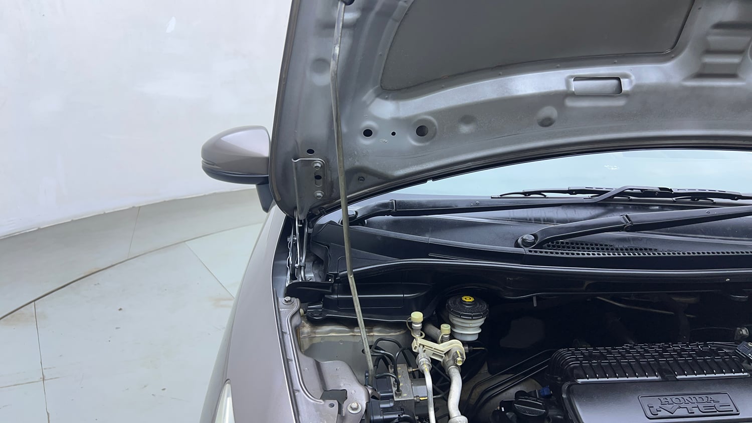 Used 2016 Honda Jazz V AT Petrol Petrol Automatic engine ENGINE RIGHT SIDE HINGE & APRON VIEW