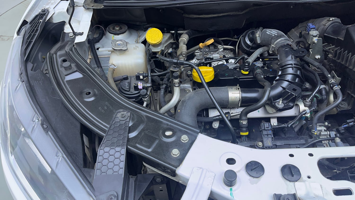 Used 2021 Nissan Magnite XV Turbo CVT Petrol Automatic engine ENGINE RIGHT SIDE VIEW
