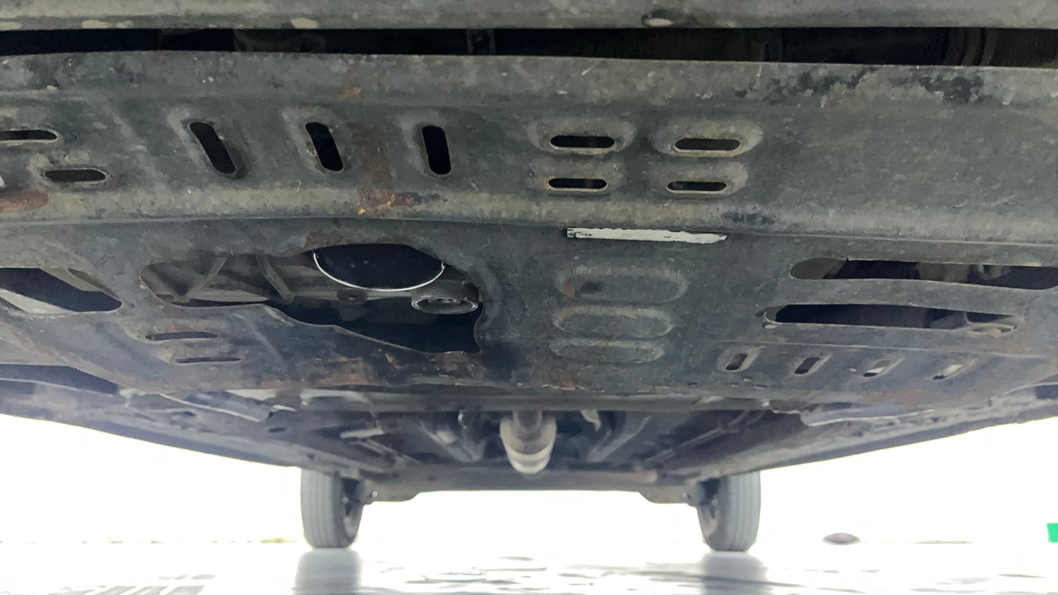 Used 2023 Renault Triber RXT EASY-R AMT Petrol Automatic extra FRONT LEFT UNDERBODY VIEW