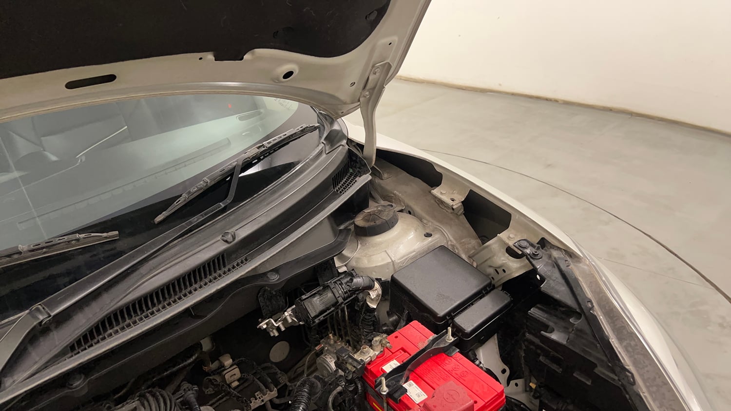 Used 2019 Maruti Suzuki Swift ZXi Plus Petrol Manual engine ENGINE LEFT SIDE HINGE & APRON VIEW