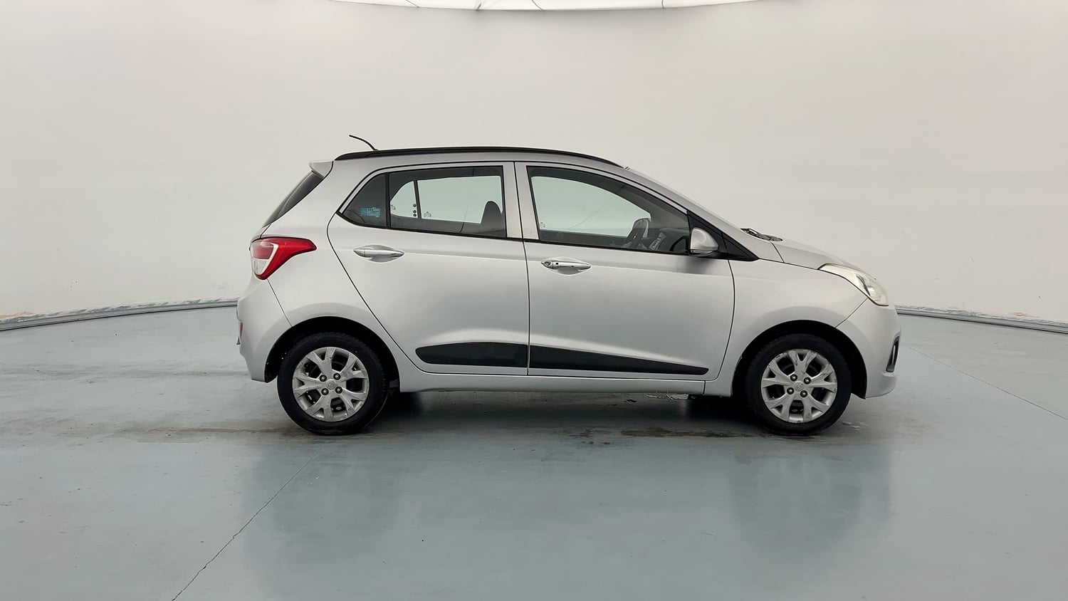 Used 2015 Hyundai Grand i10 Sportz 1.2 Kappa VTVT Petrol Manual exterior RIGHT SIDE VIEW