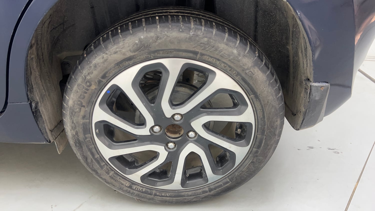 Used 2022 Maruti Suzuki Baleno Alpha AGS Petrol Automatic tyres LEFT REAR TYRE RIM VIEW