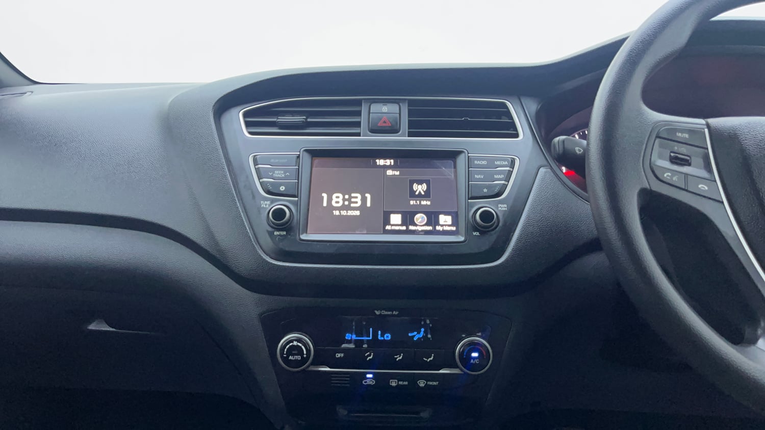 Used 2018 Hyundai Elite i20 Asta 1.2 Dual Tone Petrol Manual interior MUSIC SYSTEM & AC CONTROL VIEW