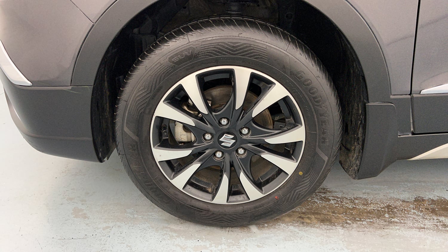Used 2022 Maruti Suzuki S-Cross Zeta Petrol Manual tyres LEFT FRONT TYRE RIM VIEW