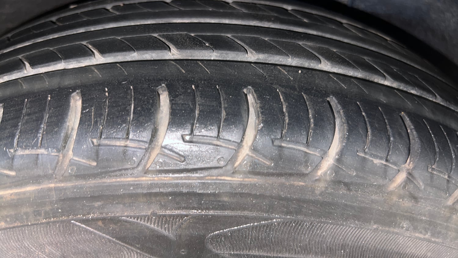 Used 2019 Hyundai Elite i20 Sportz Plus 1.2 CVT Petrol Automatic tyres RIGHT REAR TYRE TREAD VIEW