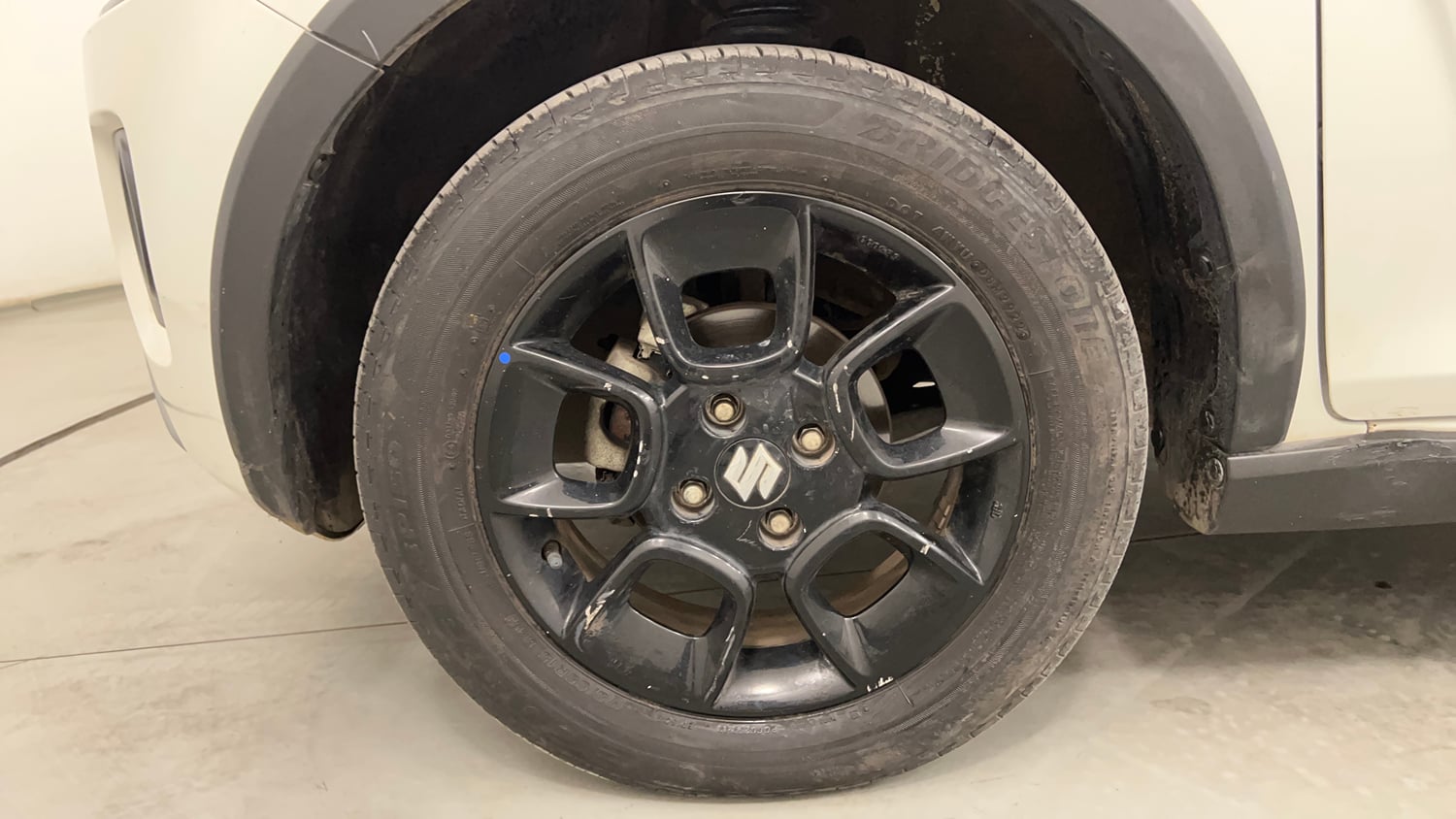 Used 2022 Maruti Suzuki Ignis Zeta 1.2 MT Petrol Manual tyres LEFT FRONT TYRE RIM VIEW