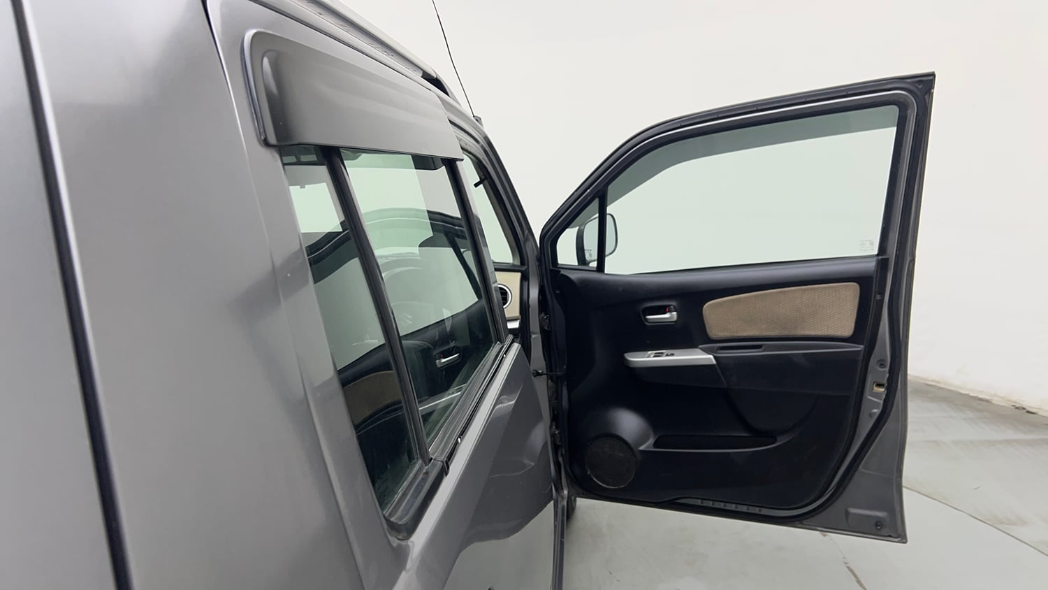Used 2017 Maruti Suzuki Wagon R 1.0 LXI CNG (outside fitted) Cng Manual interior RIGHT FRONT DOOR OPEN VIEW
