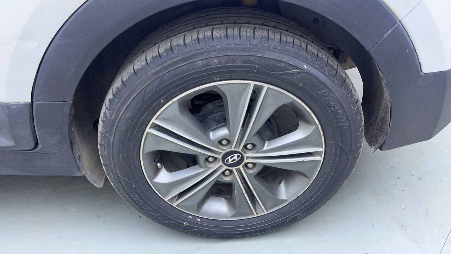 Used 2017 Hyundai Creta SX 1.6 CRDI (O) Diesel Manual tyres LEFT REAR TYRE RIM VIEW