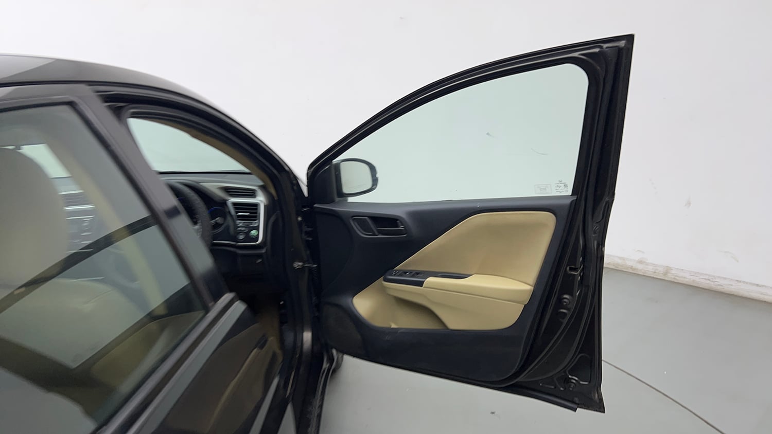 Used 2016 Honda City SV CVT Petrol Automatic interior RIGHT FRONT DOOR OPEN VIEW