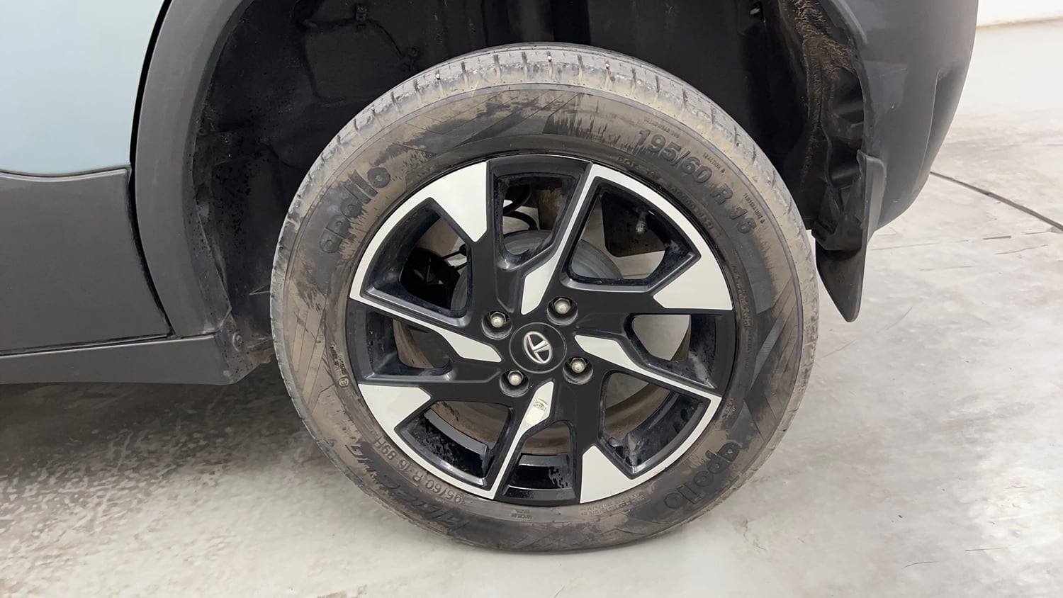 Used 2022 Tata Punch Accomplished Dazzle Pack MT Petrol Manual tyres LEFT REAR TYRE RIM VIEW