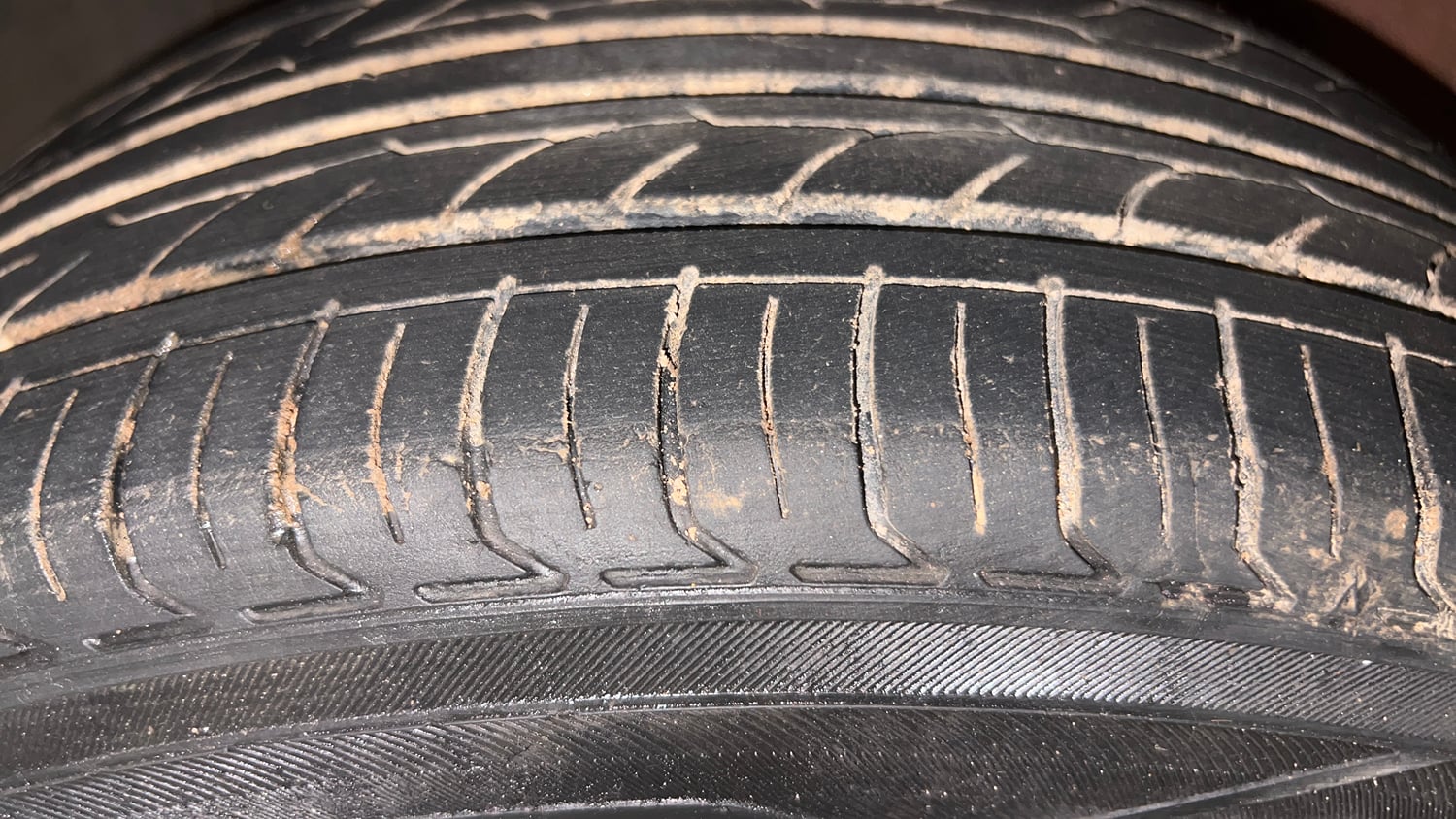 Used 2020 Volkswagen Polo Comfortline Plus 1.0L MPI Petrol Manual tyres LEFT FRONT TYRE TREAD VIEW
