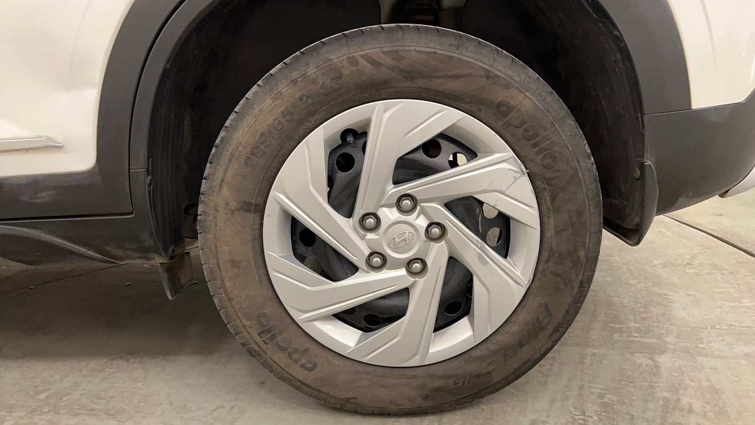 Used 2023 Hyundai Creta E 1.5 Petrol Petrol Manual tyres LEFT REAR TYRE RIM VIEW