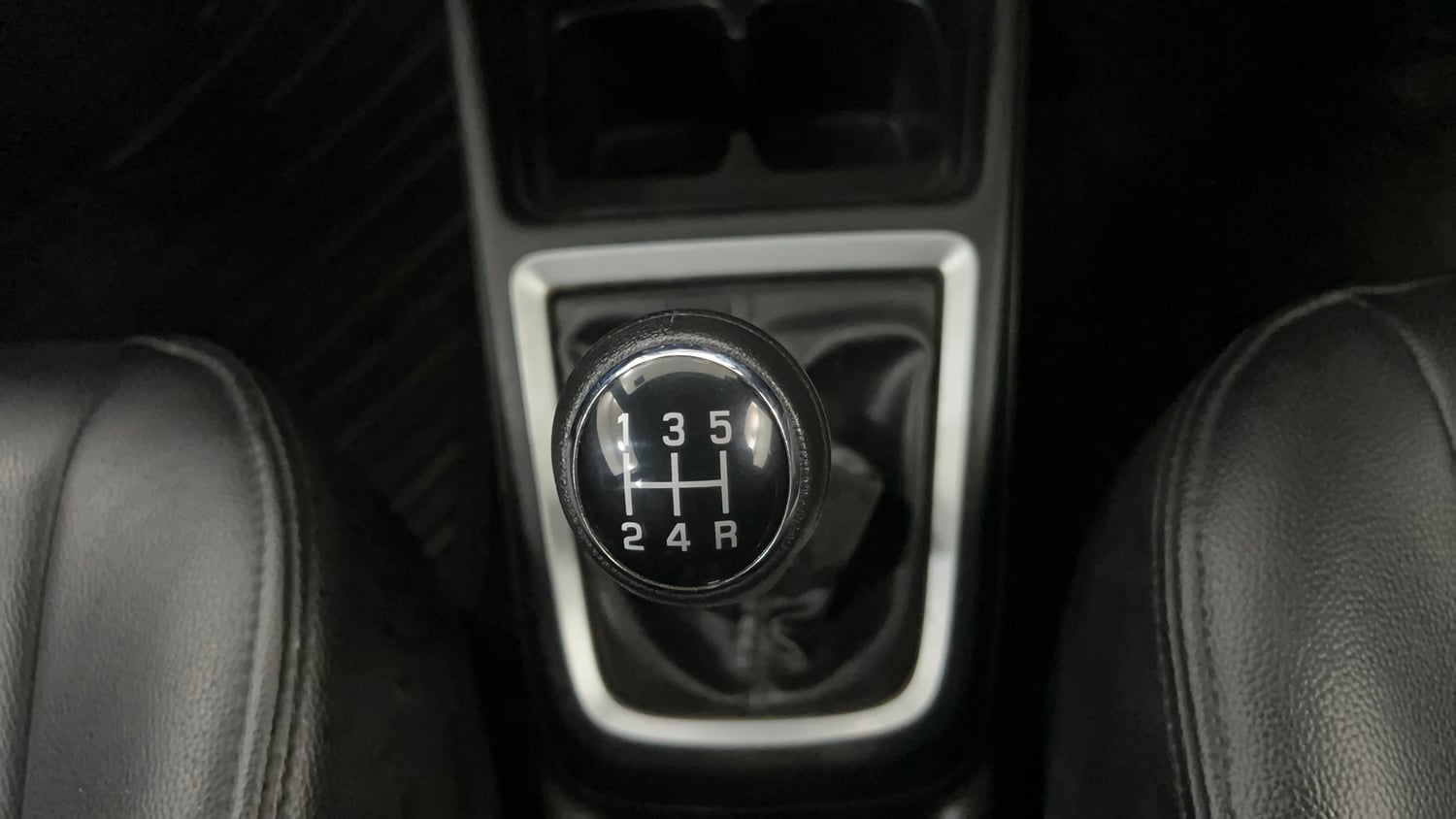 Used 2019 Maruti Suzuki Swift ZXi Plus Petrol Manual interior GEAR  KNOB VIEW