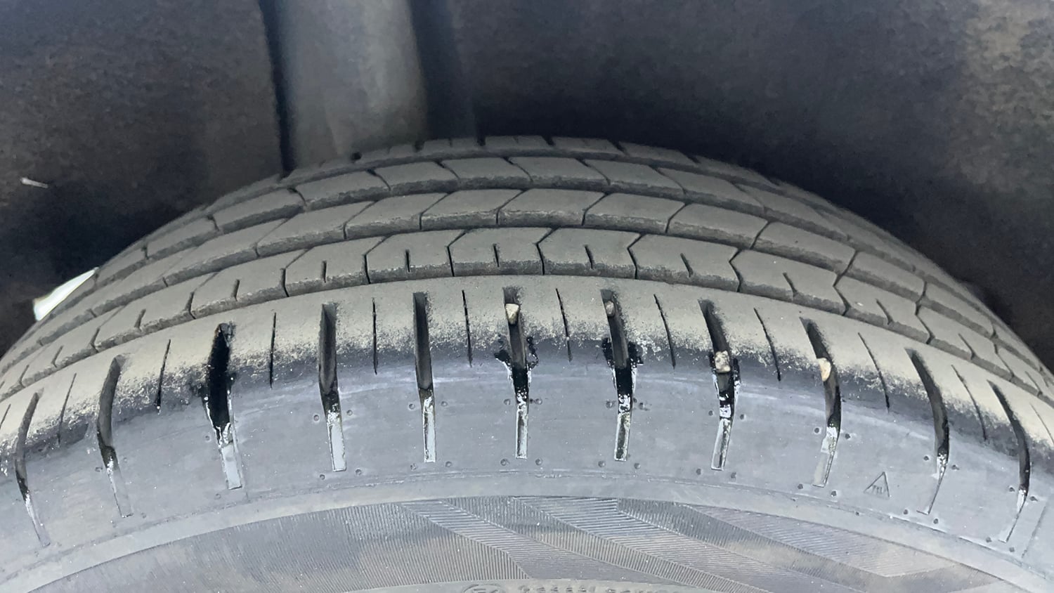 Used 2020 Toyota Glanza V CVT Petrol Automatic tyres RIGHT REAR TYRE TREAD VIEW
