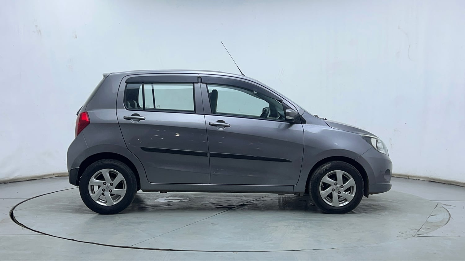 Used 2015 Maruti Suzuki Celerio ZXi Opt Petrol Manual exterior RIGHT SIDE VIEW