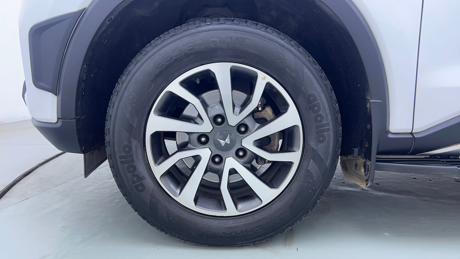 Used 2024 Mahindra Scorpio N Z8 L Diesel AT 2WD 7 STR Diesel Automatic tyres LEFT FRONT TYRE RIM VIEW