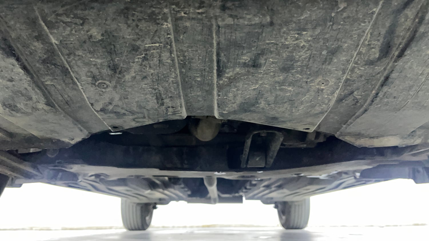 Used 2019 maruti-suzuki Vitara Brezza ZDi Plus Dual Tone AGS Diesel Automatic extra FRONT LEFT UNDERBODY VIEW