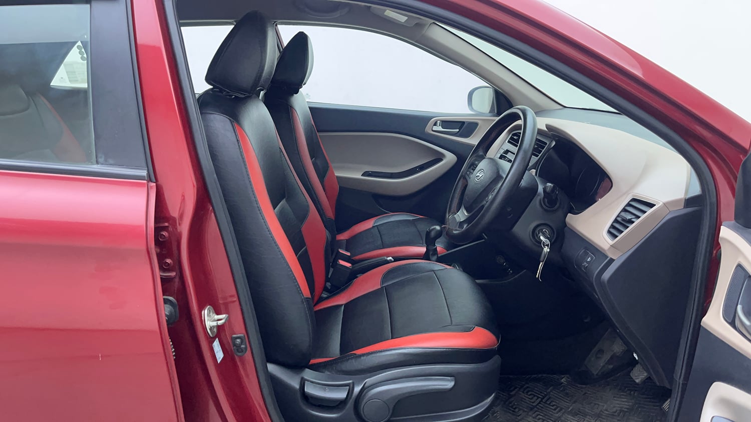 Used 2020 Hyundai Elite i20 Sportz Plus 1.2 Petrol Manual interior RIGHT SIDE FRONT DOOR CABIN VIEW