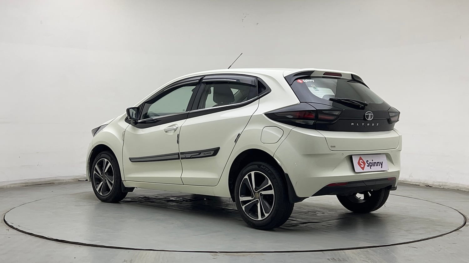 Used 2023 Tata Altroz XZA Petrol Petrol Automatic exterior LEFT REAR CORNER VIEW