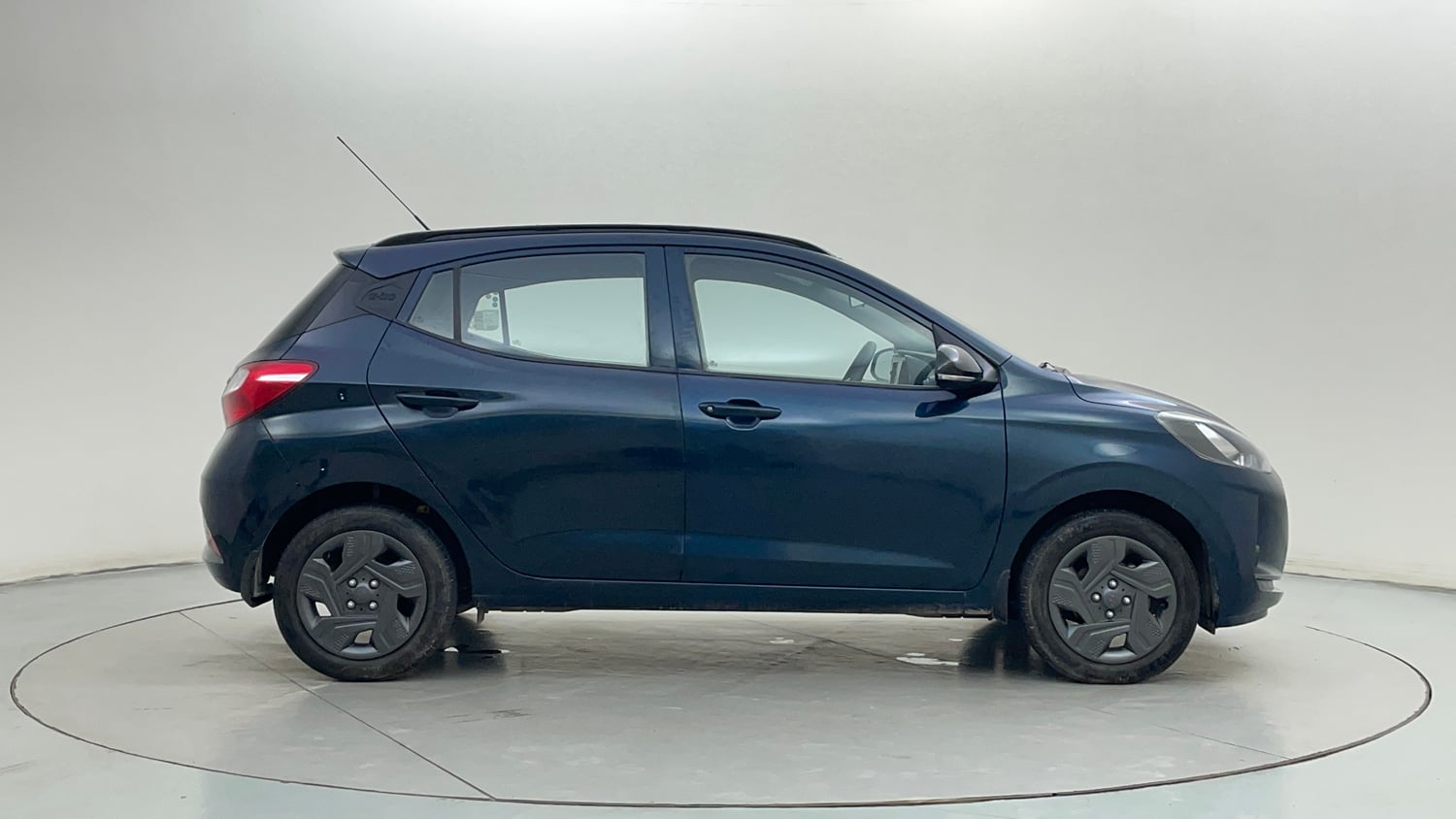 Used 2022 Hyundai Grand i10 Nios Corporate Edition MT Petrol Manual exterior RIGHT SIDE VIEW