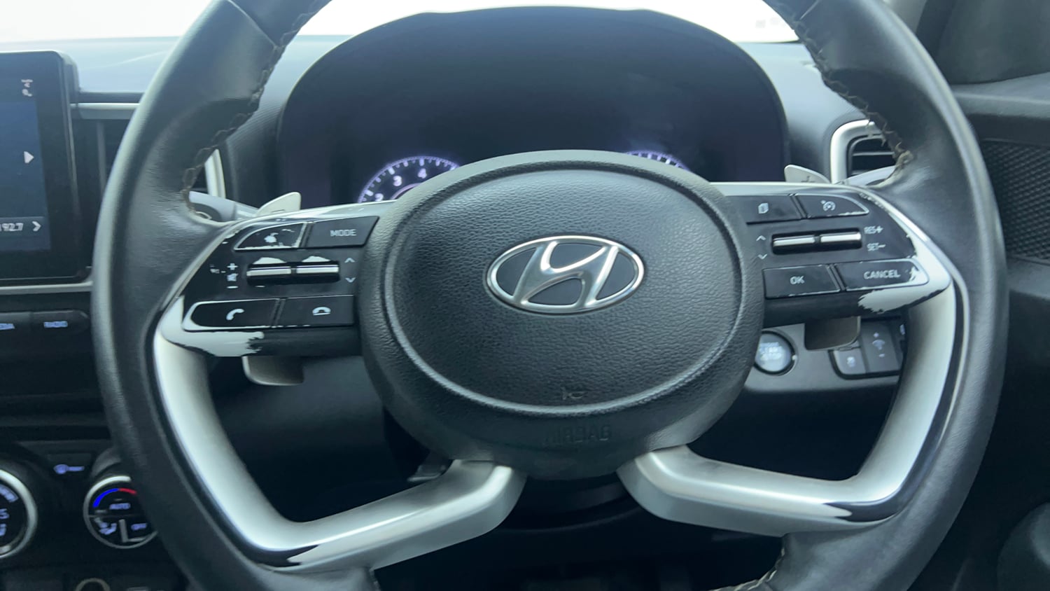 Used 2022 Hyundai Venue SX Plus 1.0 Turbo DCT Petrol Automatic top_features Airbags