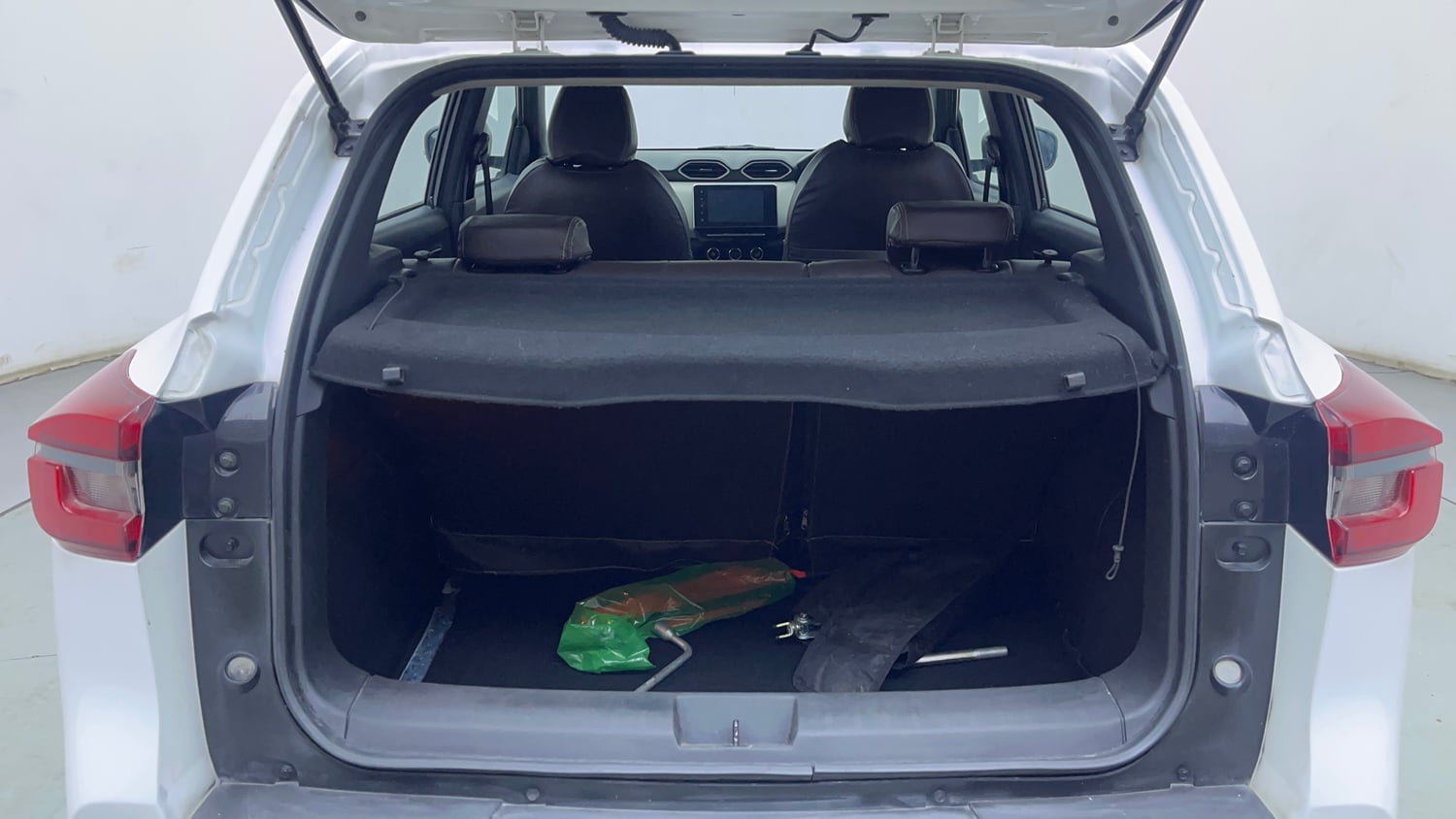 Used 2021 Nissan Magnite XV Turbo CVT Petrol Automatic interior DICKY INSIDE VIEW