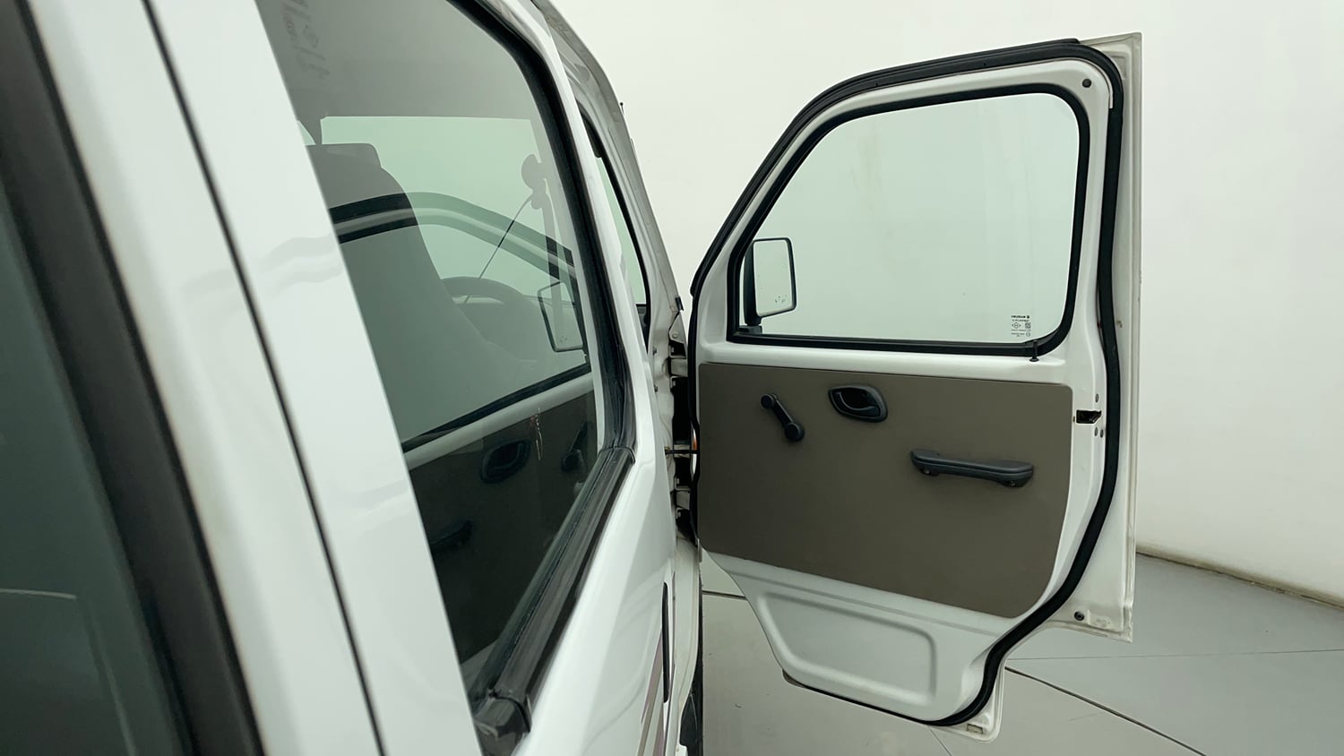 Used 2016 Maruti Suzuki Eeco 5 STR WITH A/C+HTR Petrol Manual interior RIGHT FRONT DOOR OPEN VIEW