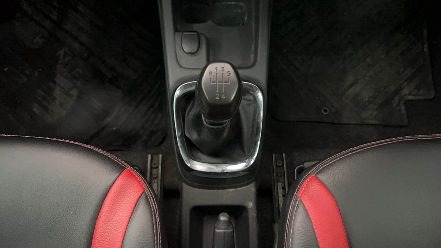 Used 2016 Renault Kwid RXT CNG (Outside Fitted) Cng Manual interior GEAR  KNOB VIEW