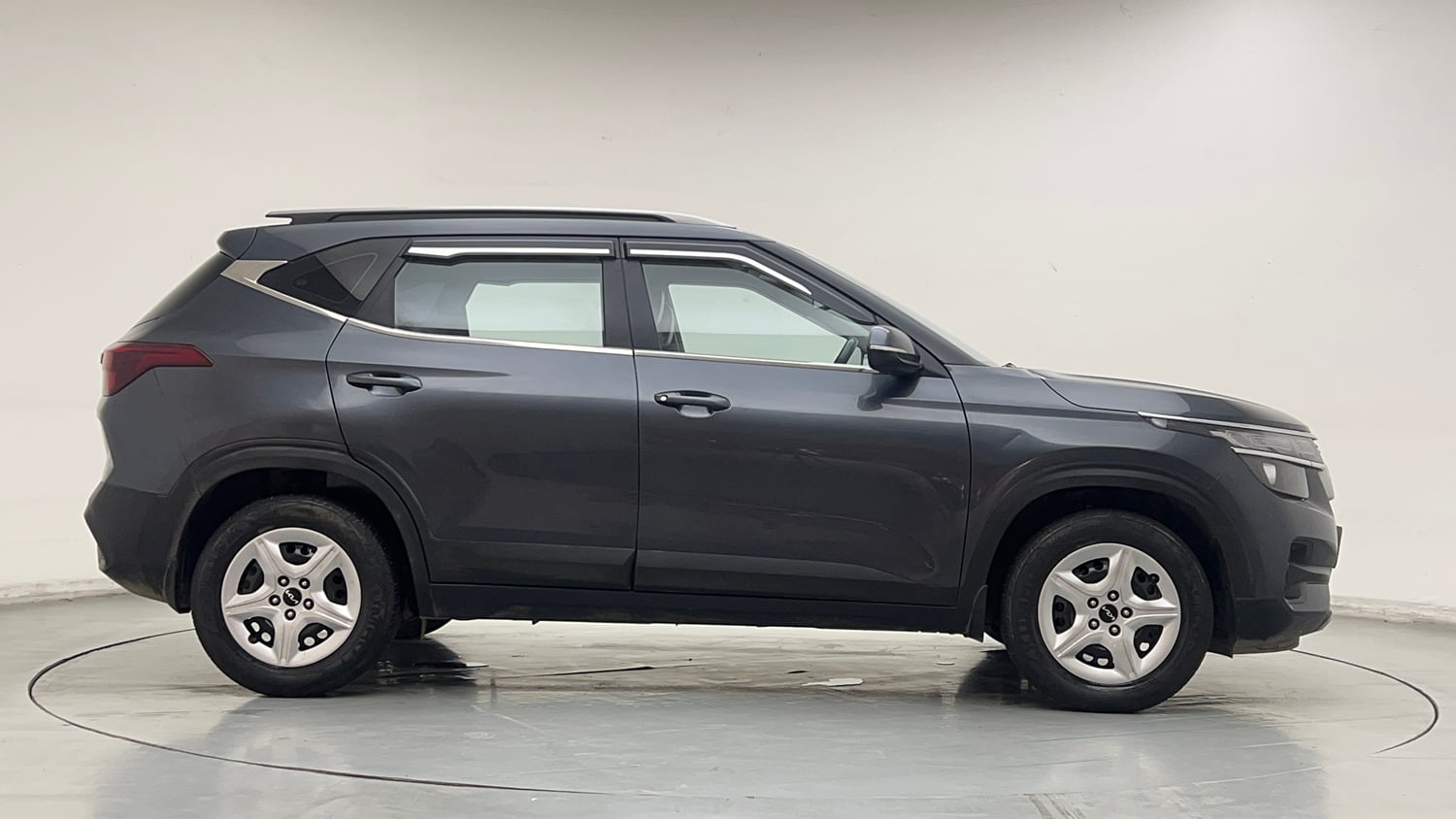 Used 2023 Kia Seltos HTK 1.5 Petrol Manual exterior RIGHT SIDE VIEW