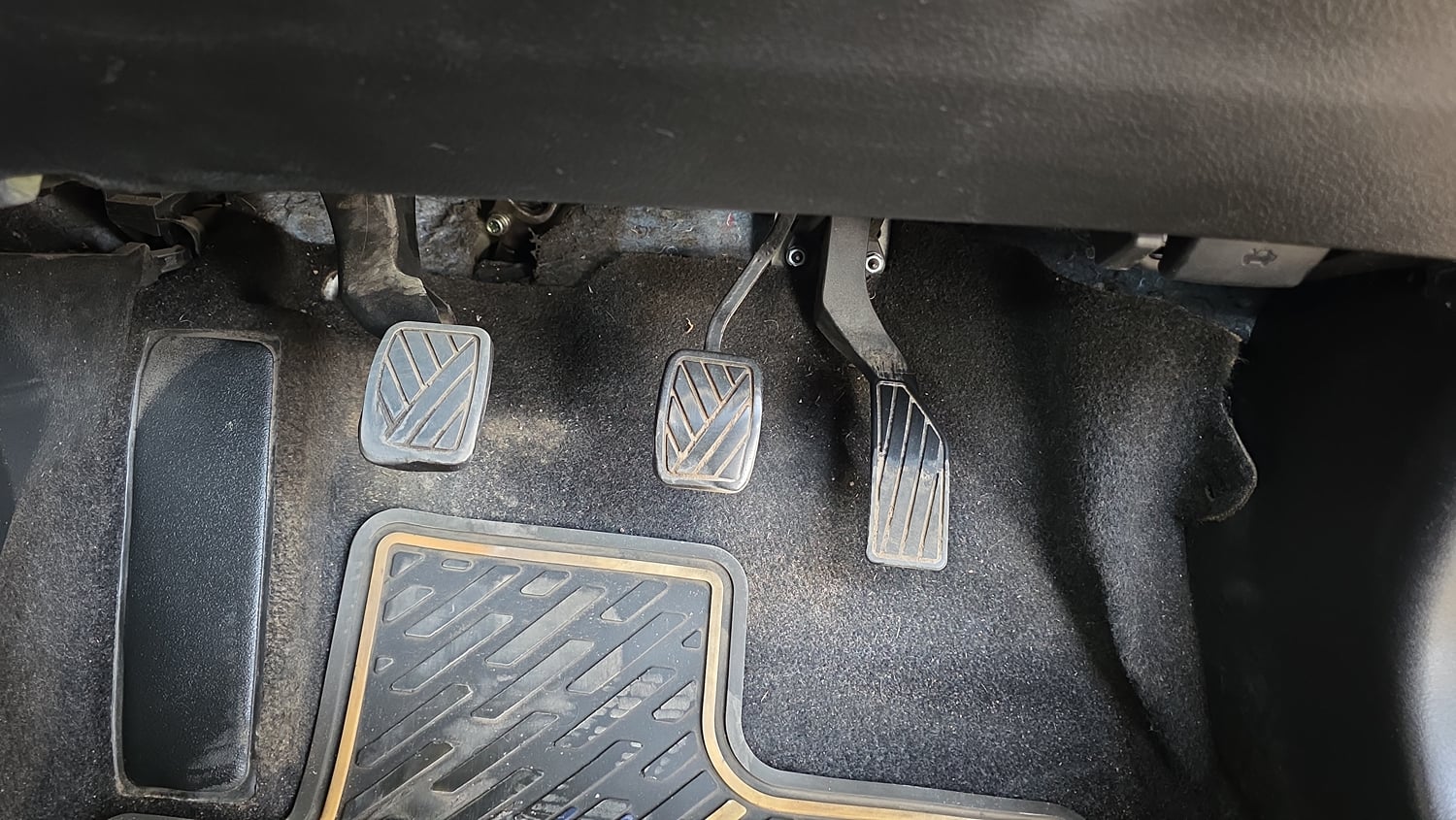 Used 2016 Maruti Suzuki S-Cross Alpha 1.6 Diesel Manual interior PEDALS VIEW