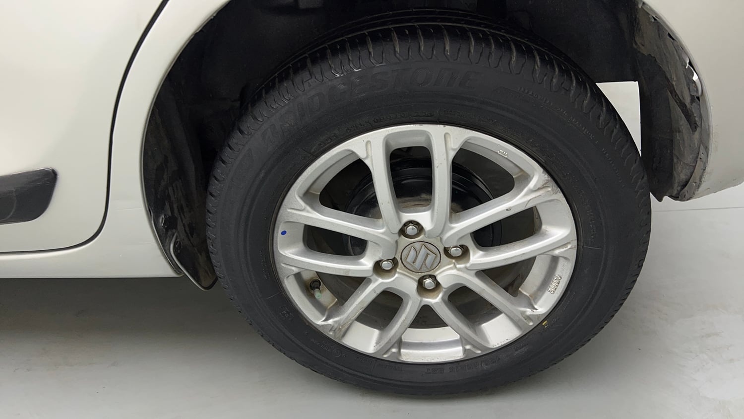 Used 2023 Maruti Suzuki Swift ZXi CNG Cng Manual tyres LEFT REAR TYRE RIM VIEW