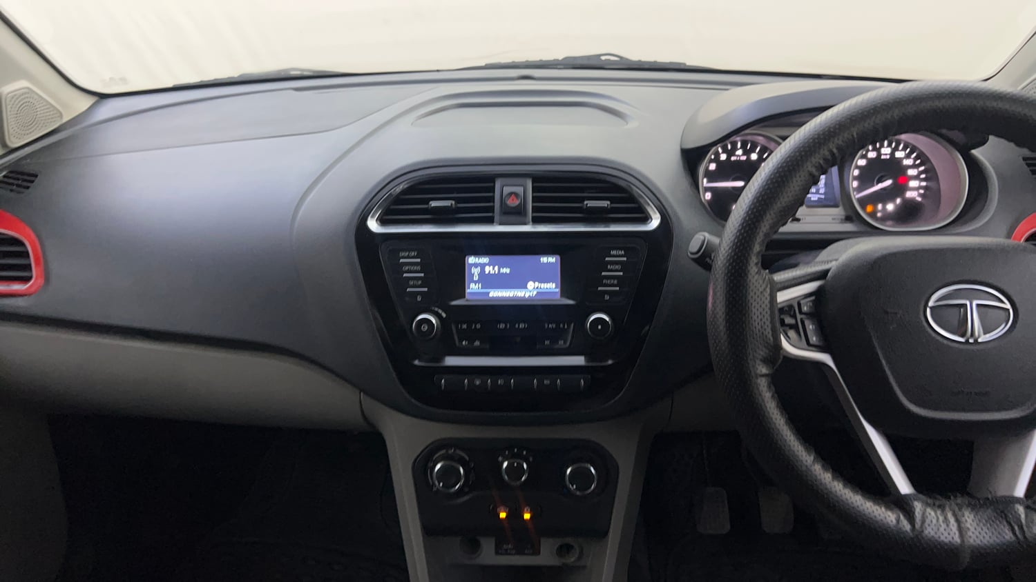 Used 2016 Tata Tiago Revotron XZ w/o Alloy Petrol Manual interior MUSIC SYSTEM & AC CONTROL VIEW