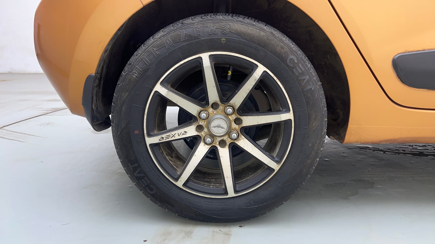 Used 2018 Hyundai Grand i10 Magna 1.2 Kappa VTVT Petrol Manual tyres RIGHT REAR TYRE RIM VIEW