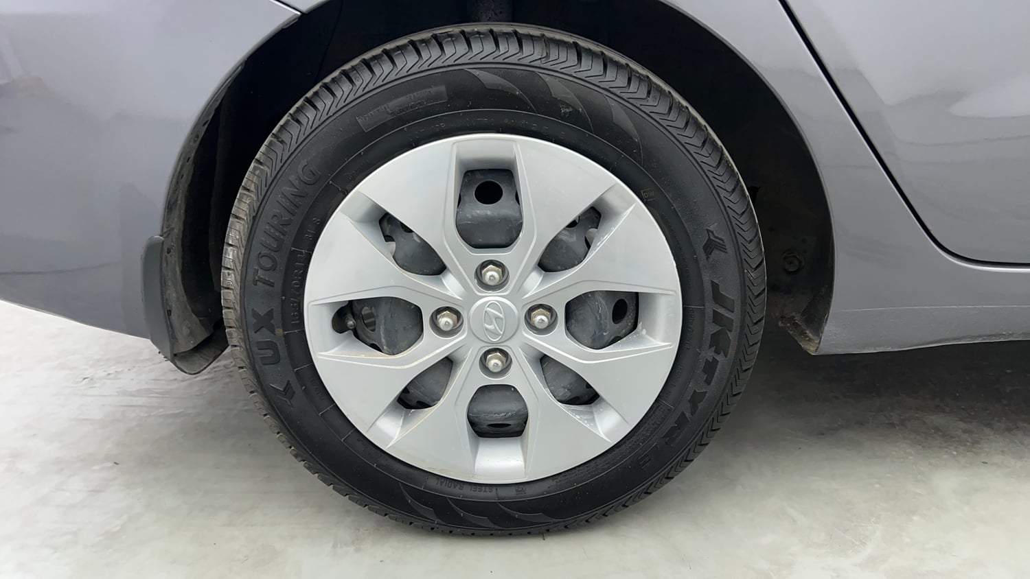 Used 2019 Hyundai Xcent S Petrol Manual tyres RIGHT REAR TYRE RIM VIEW