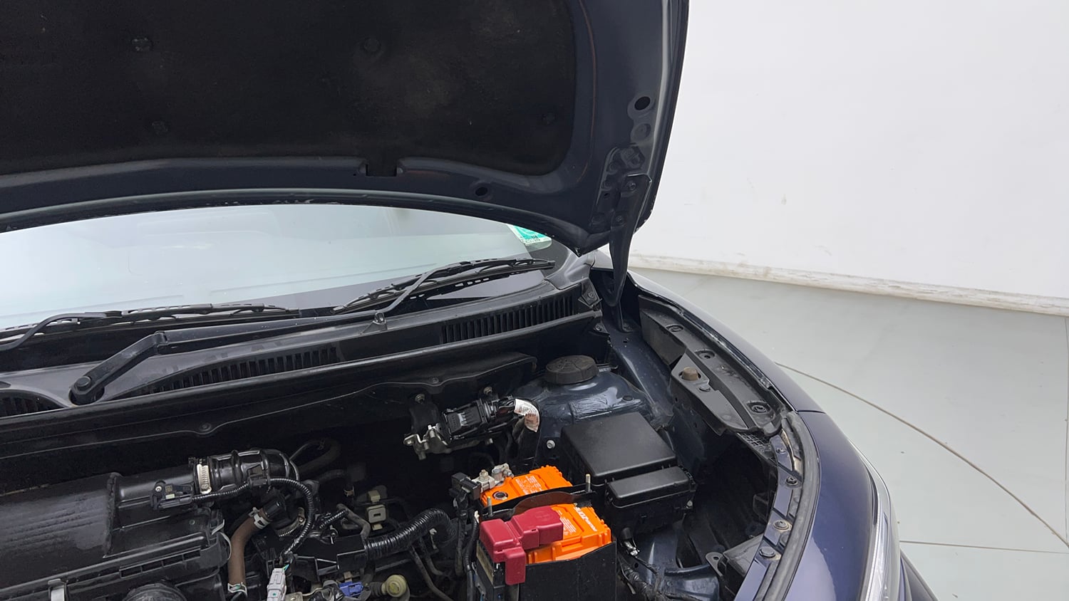 Used 2023 Maruti Suzuki Fronx Delta 1.2L MT Petrol Manual engine ENGINE LEFT SIDE HINGE & APRON VIEW