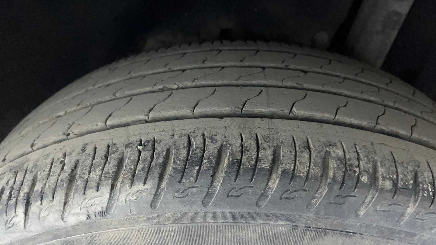 Used 2019 maruti-suzuki Vitara Brezza ZDi Plus Dual Tone AGS Diesel Automatic tyres LEFT REAR TYRE TREAD VIEW
