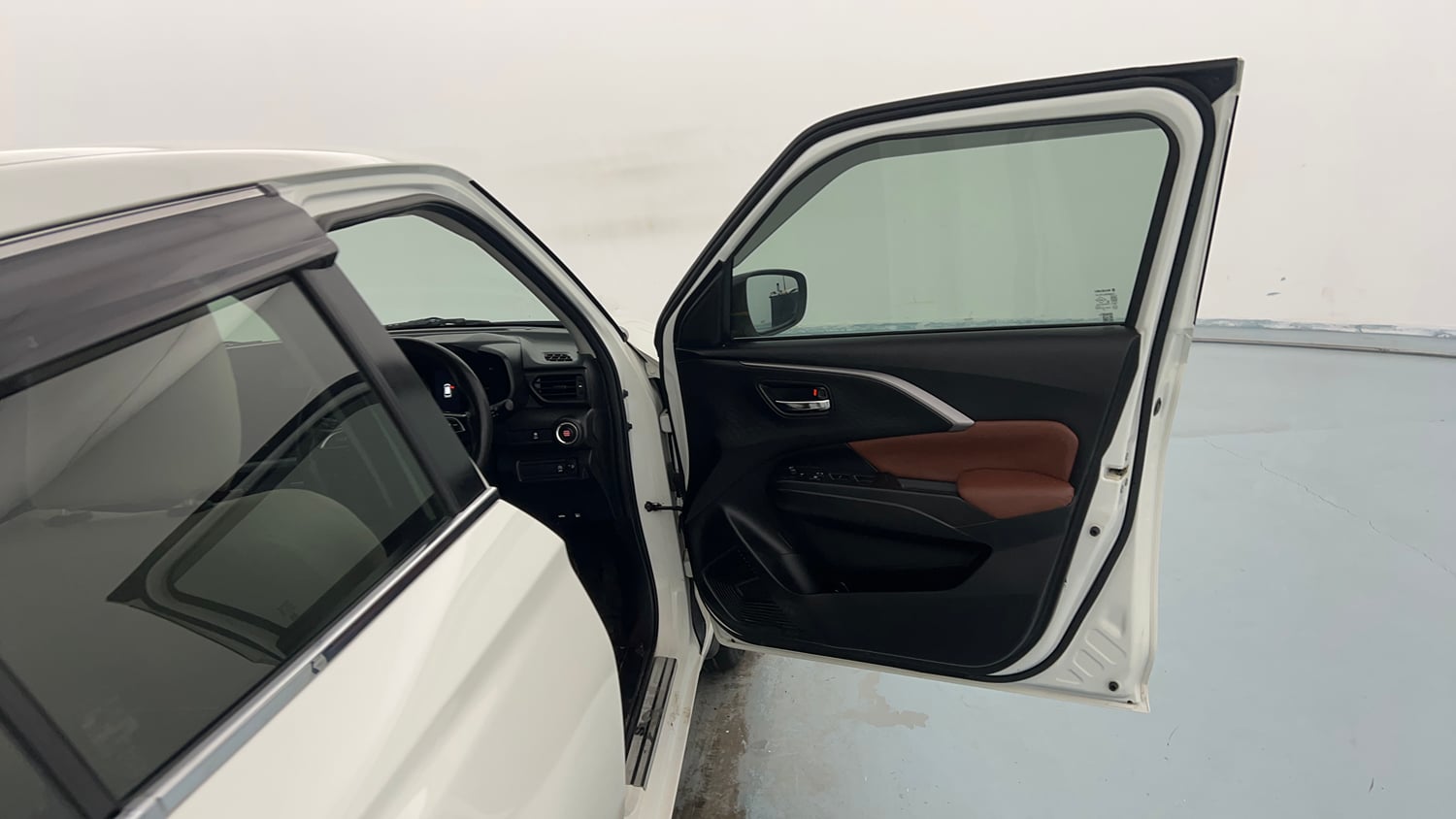 Used 2025 Maruti Suzuki Swift ZXi Plus Petrol Manual interior RIGHT FRONT DOOR OPEN VIEW
