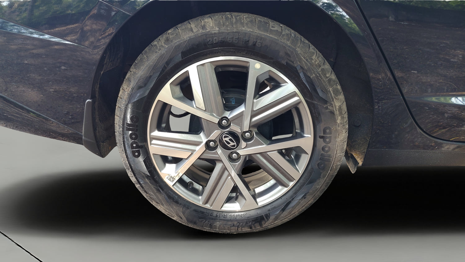 Used 2025 Hyundai Verna SX 1.5 Petrol MT Petrol Manual tyres RIGHT REAR TYRE RIM VIEW