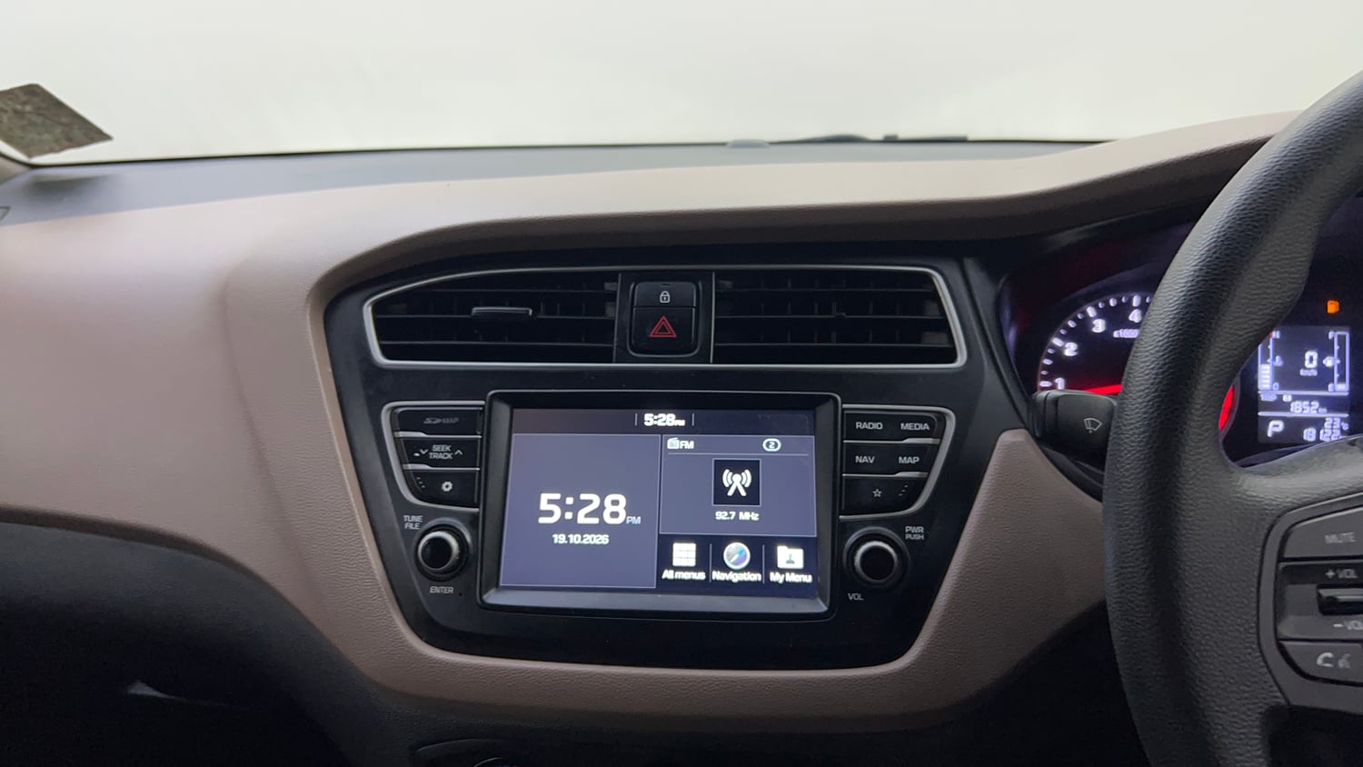 Used 2019 Hyundai Elite i20 Sportz Plus 1.2 CVT Petrol Automatic top_features Integrated (in-dash) music system