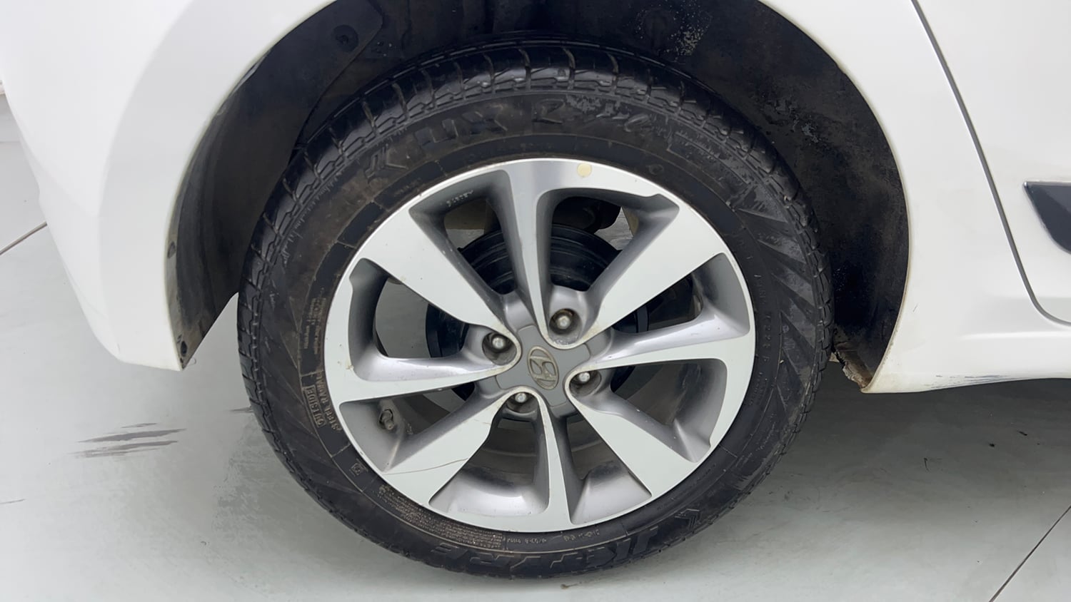 Used 2016 Hyundai Elite i20 Asta 1.2 (O) Petrol Manual tyres RIGHT REAR TYRE RIM VIEW
