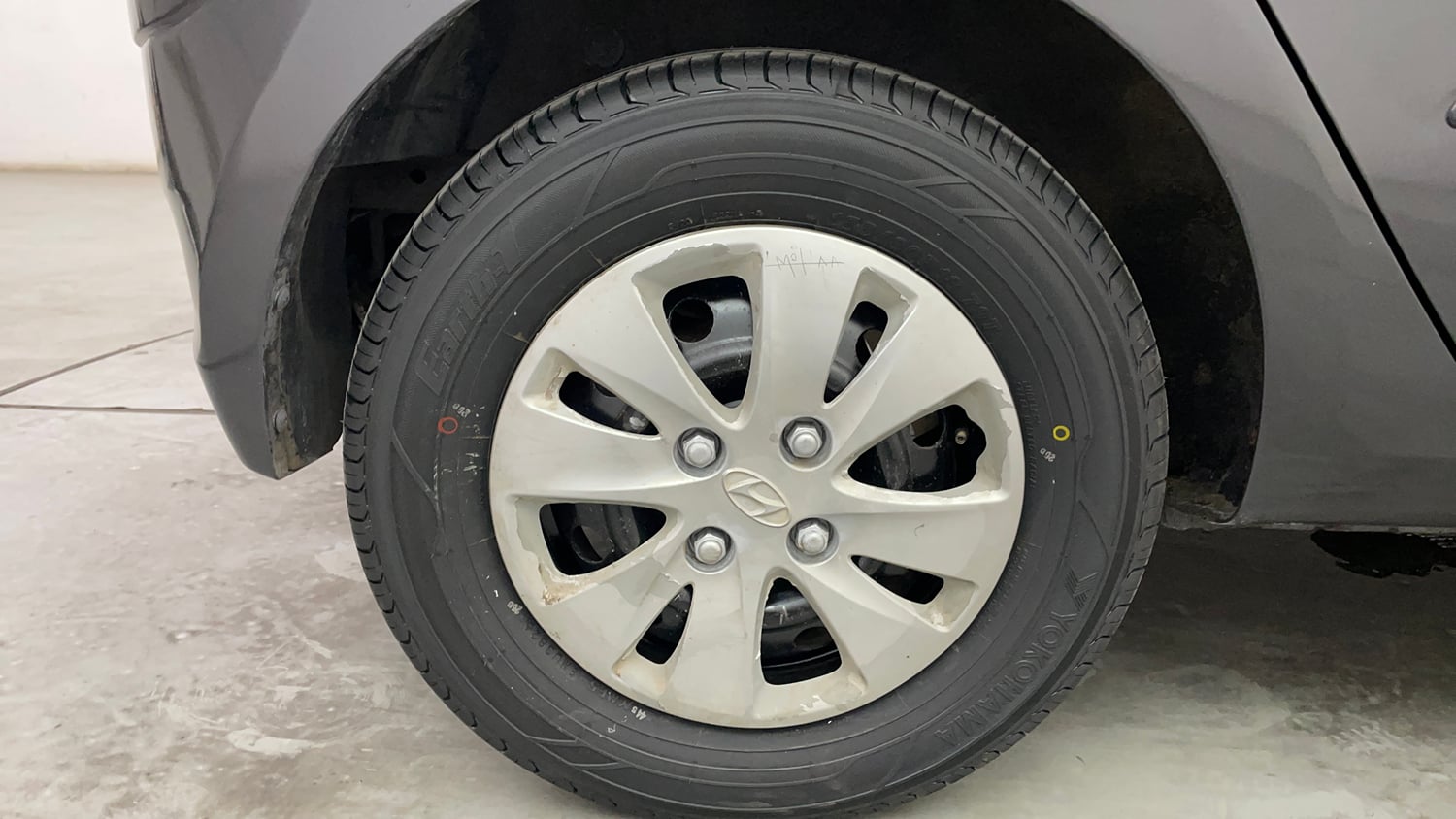 Used 2012 Hyundai i10 Magna 1.2 Kappa2 Petrol Manual tyres RIGHT REAR TYRE RIM VIEW