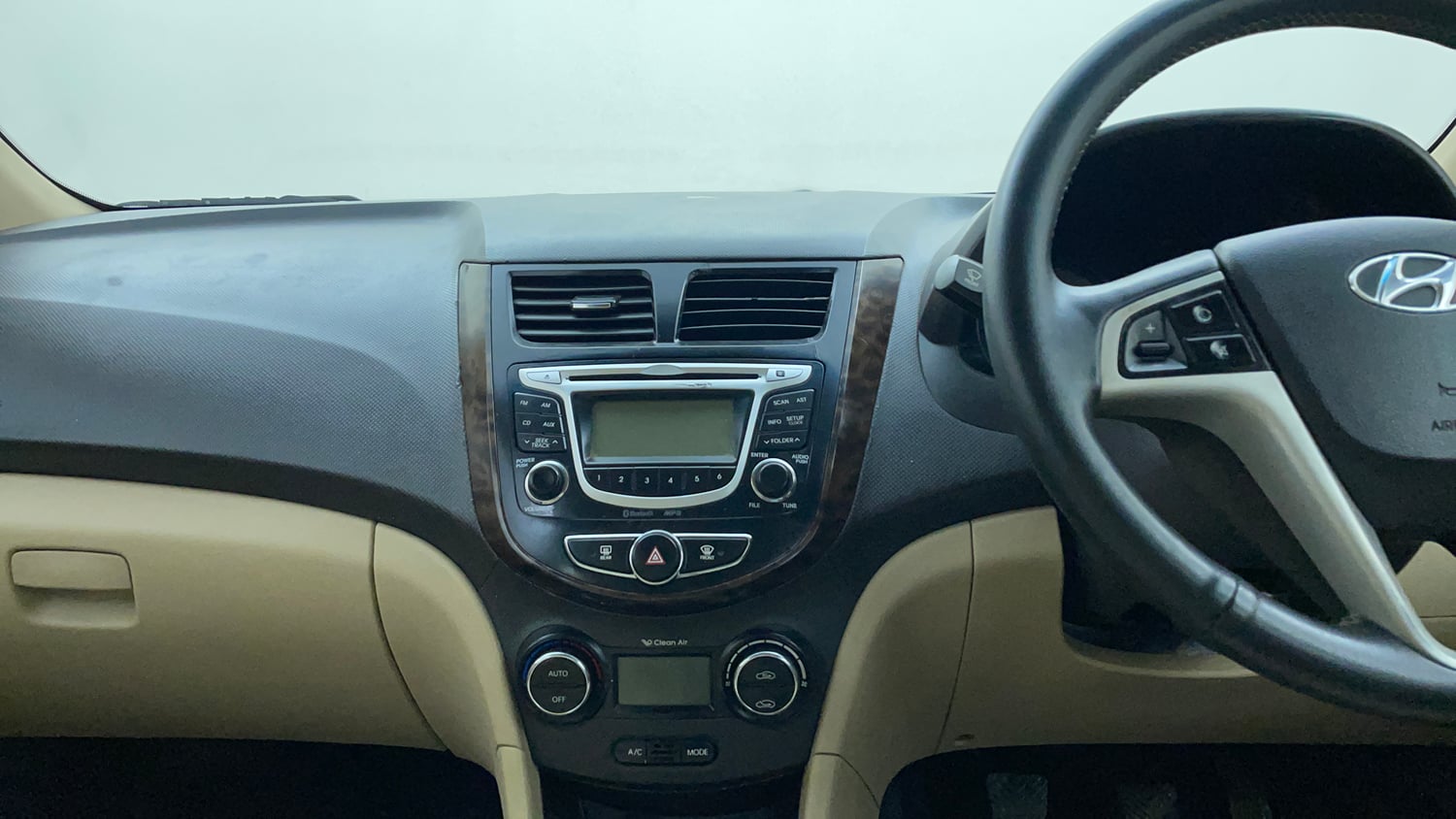 Used 2013 Hyundai Verna Fluidic 1.6 VTVT SX Petrol Manual interior MUSIC SYSTEM & AC CONTROL VIEW