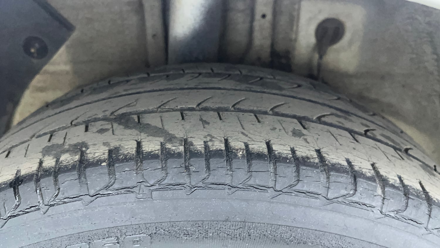 Used 2018 Hyundai Elite i20 Asta 1.2 Dual Tone Petrol Manual tyres RIGHT REAR TYRE TREAD VIEW