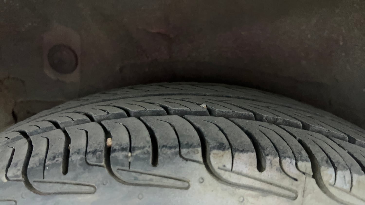 Used 2014 Hyundai i10 Era 1.1 iRDE2 Petrol Manual tyres RIGHT REAR TYRE TREAD VIEW