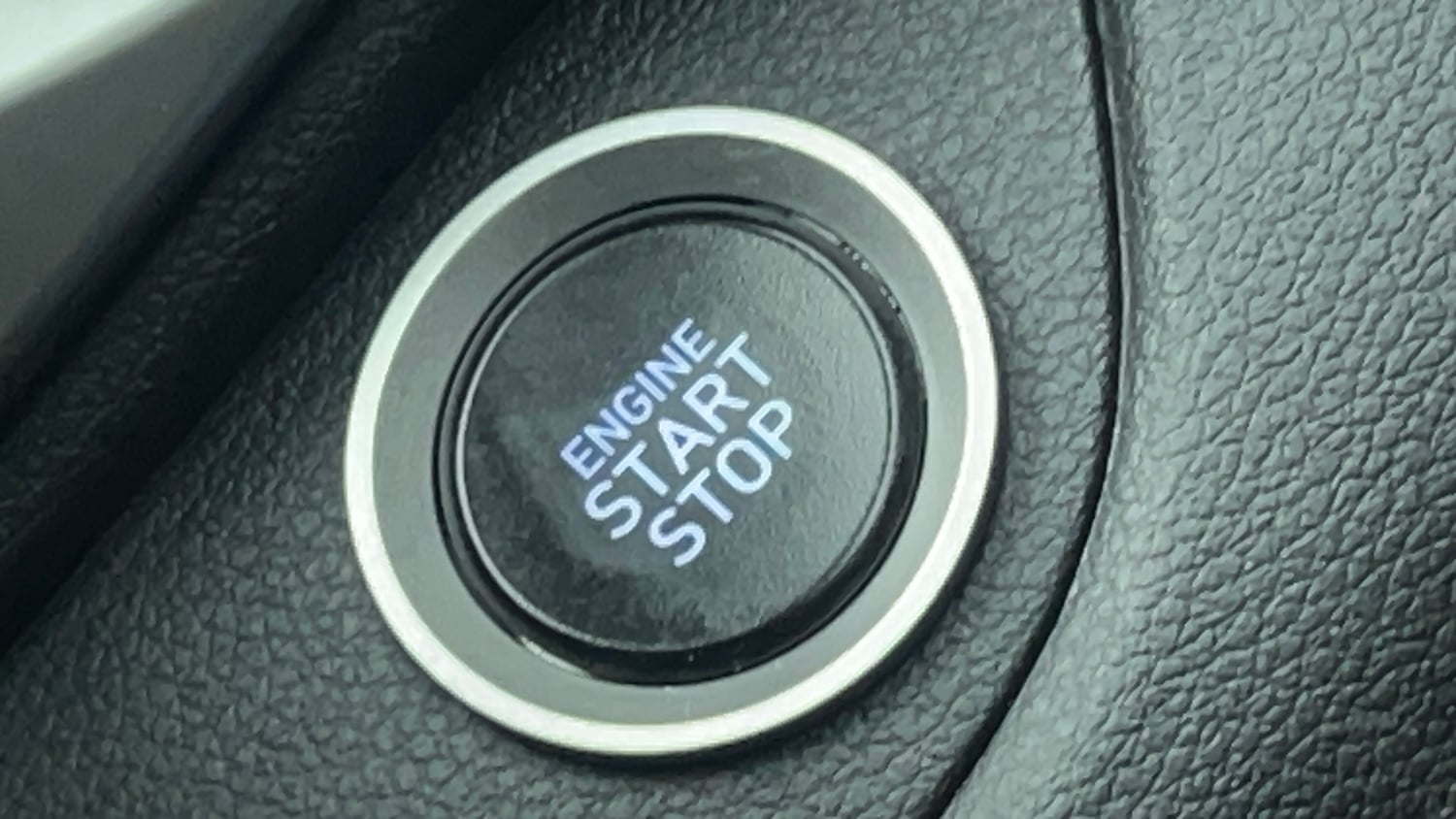 Used 2024 Hyundai Exter SX (O) 1.2 AMT Petrol Automatic top_features Keyless start