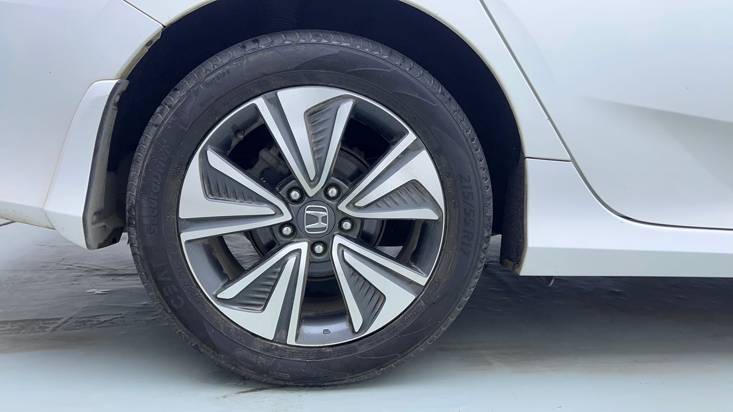 Used 2019 Honda Civic ZX CVT Petrol Petrol Automatic tyres RIGHT REAR TYRE RIM VIEW